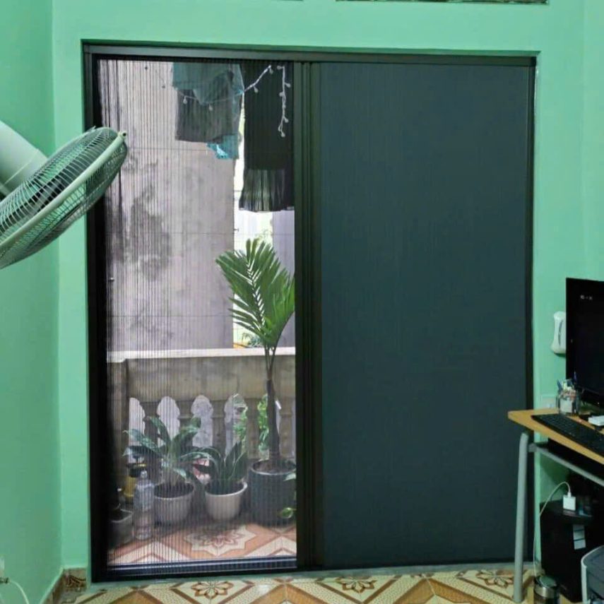 SỬ DỤNG CỬA LƯỚI CHỐNG MUỖI KẾT HỢP RÈM TỔ ONG