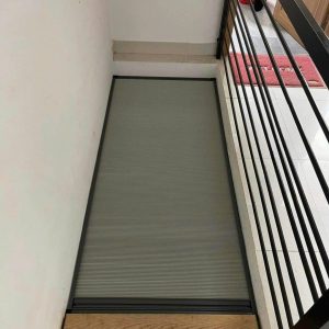 VÁCH NGĂN TỔ ONG NẮP CẦU THANG